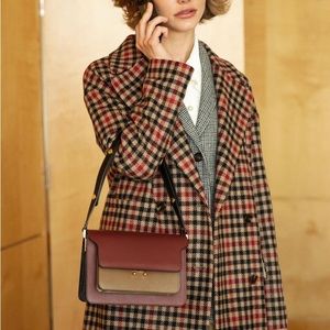 Woman’s beautiful style 🧥✨